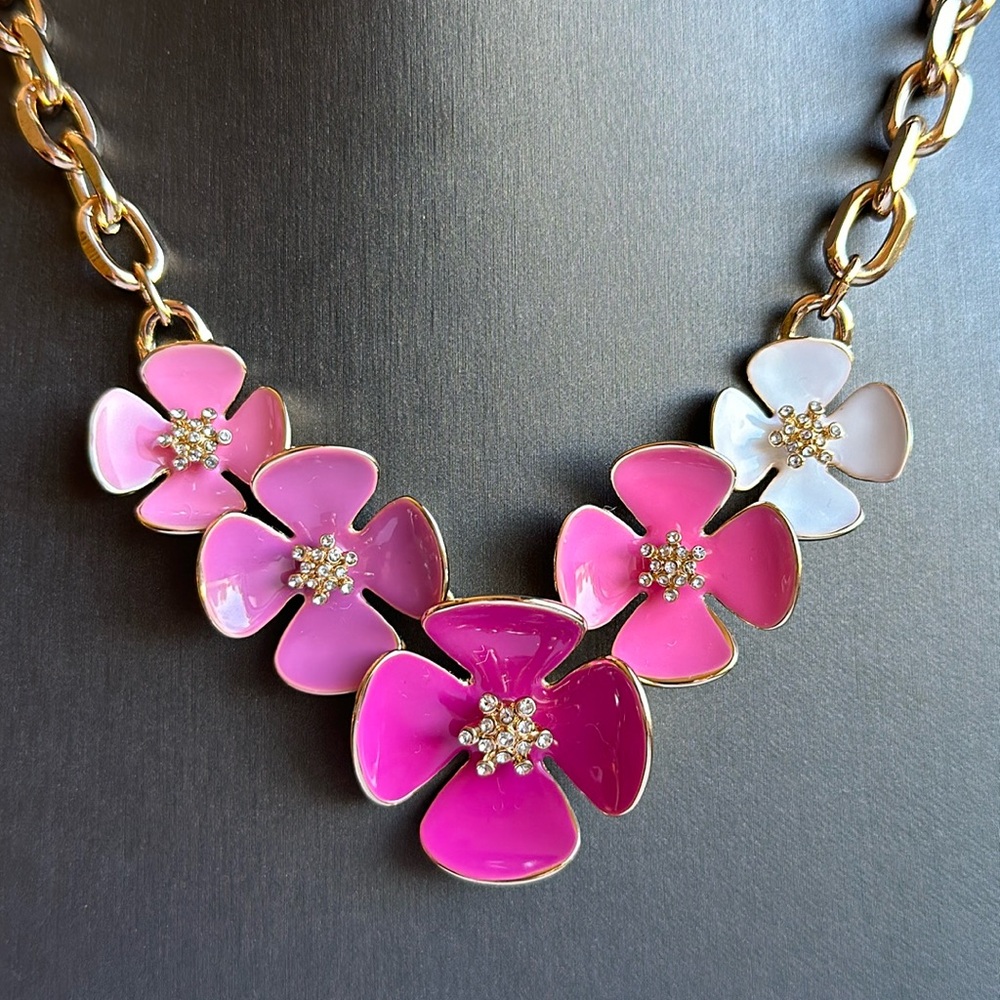 GUESS NWT Chunky Gold Link Pink & White Enamel Floral Blossom Statement Necklace